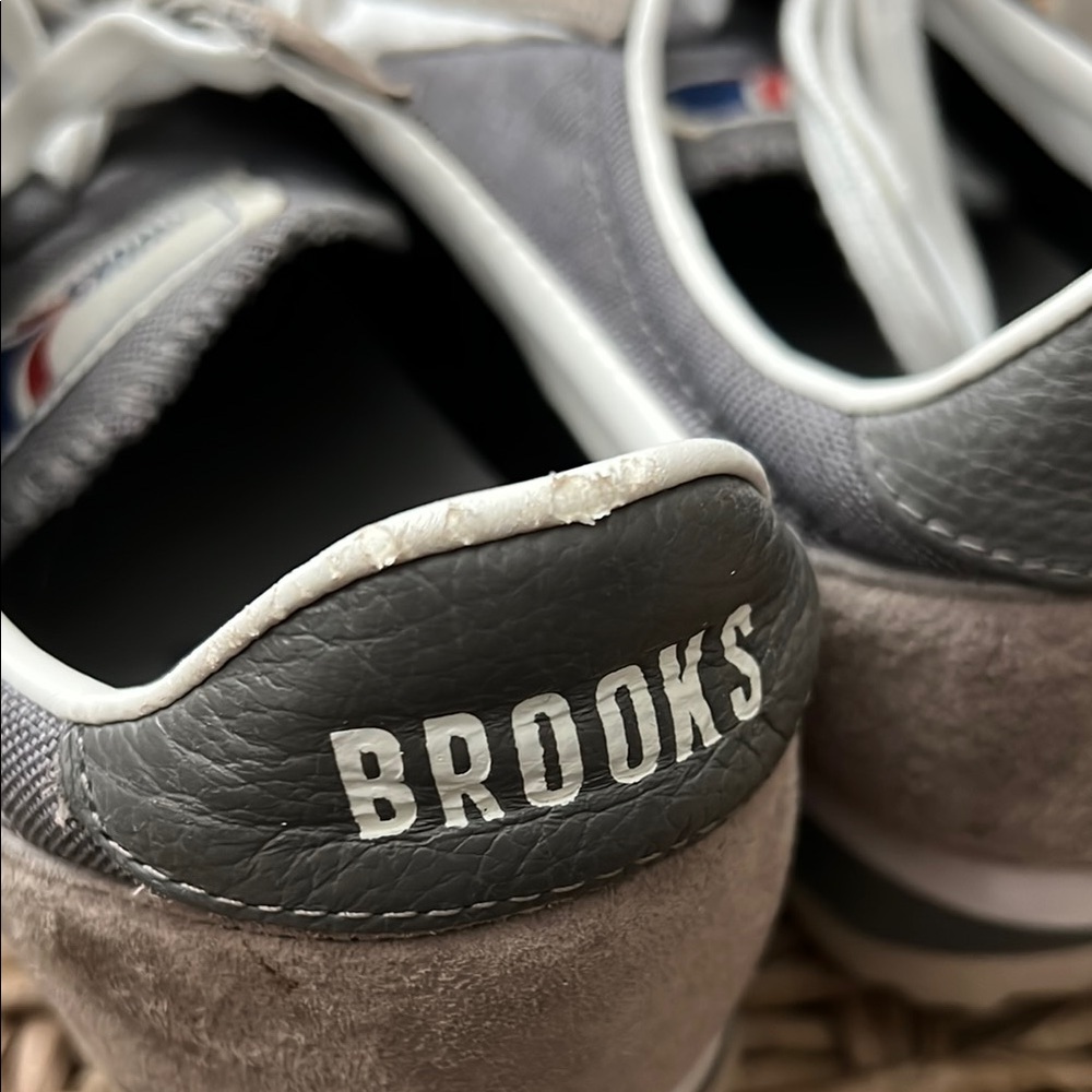 Vintage Brooks Gray and White Women's Sneakers - Picture 11 of 12